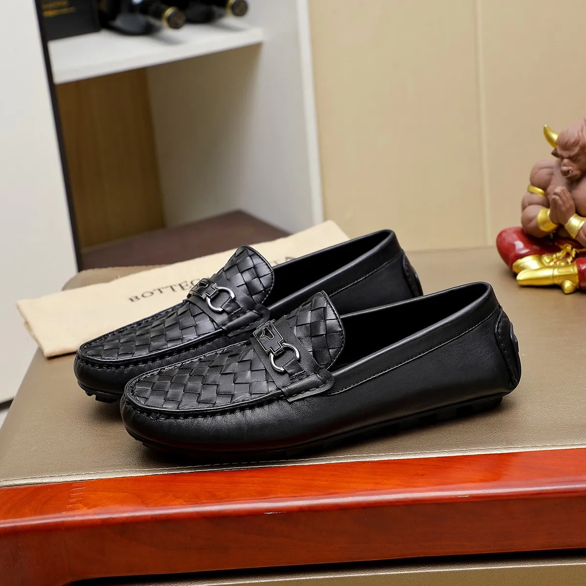 Men's shoes 💰360 [BV] 👟👟 Italian luxury brand Made with imported cowhide technology to highlight high-end men's taste of light luxury life [color] [color] Masters with ten years of manual experience create classic weaving 🌴 The inner top layer 🐷 lining 💯😘 The top quality inherits the brand craftsmanship! Black, size 38-45…